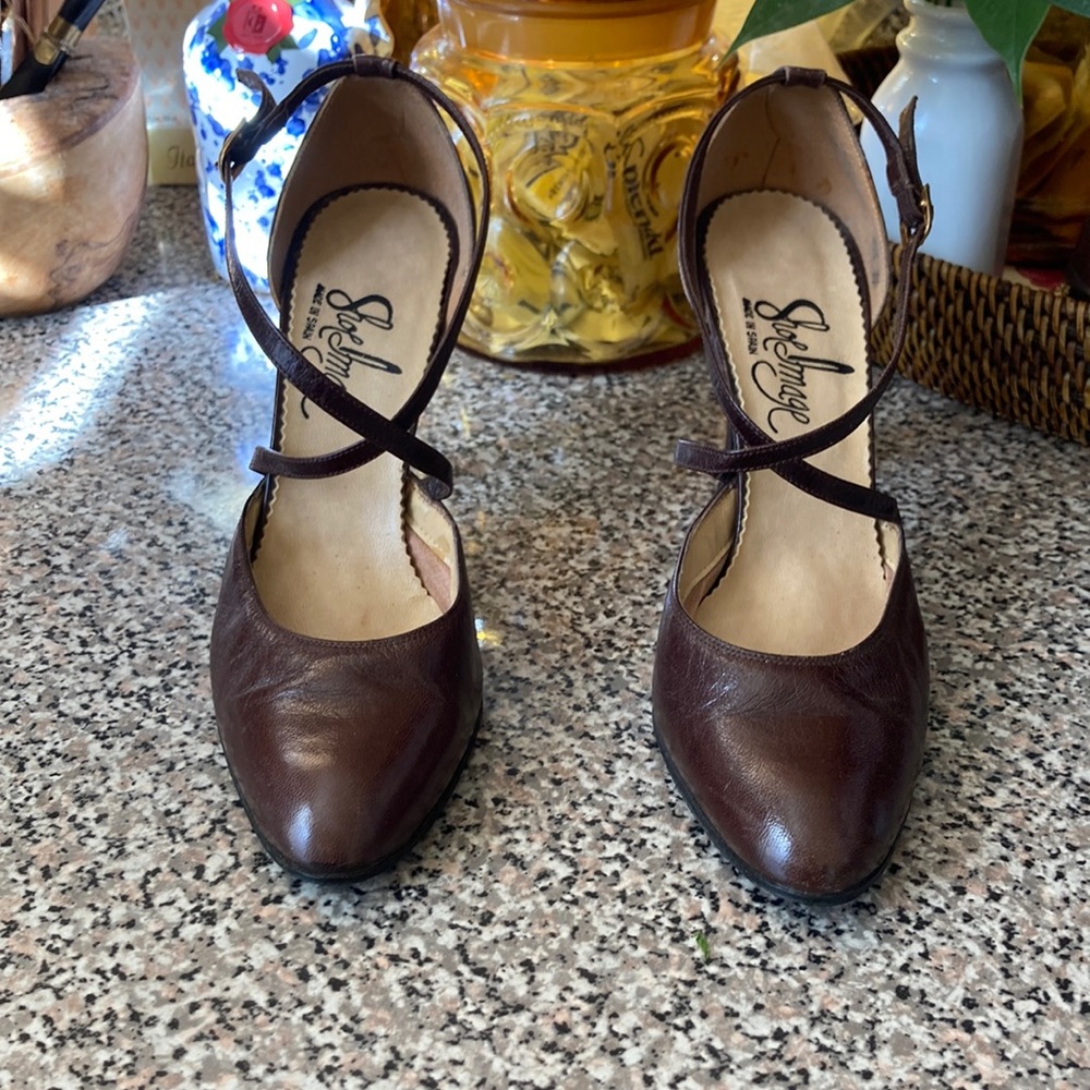Shoes with a criss cross strap.  Never out of style!